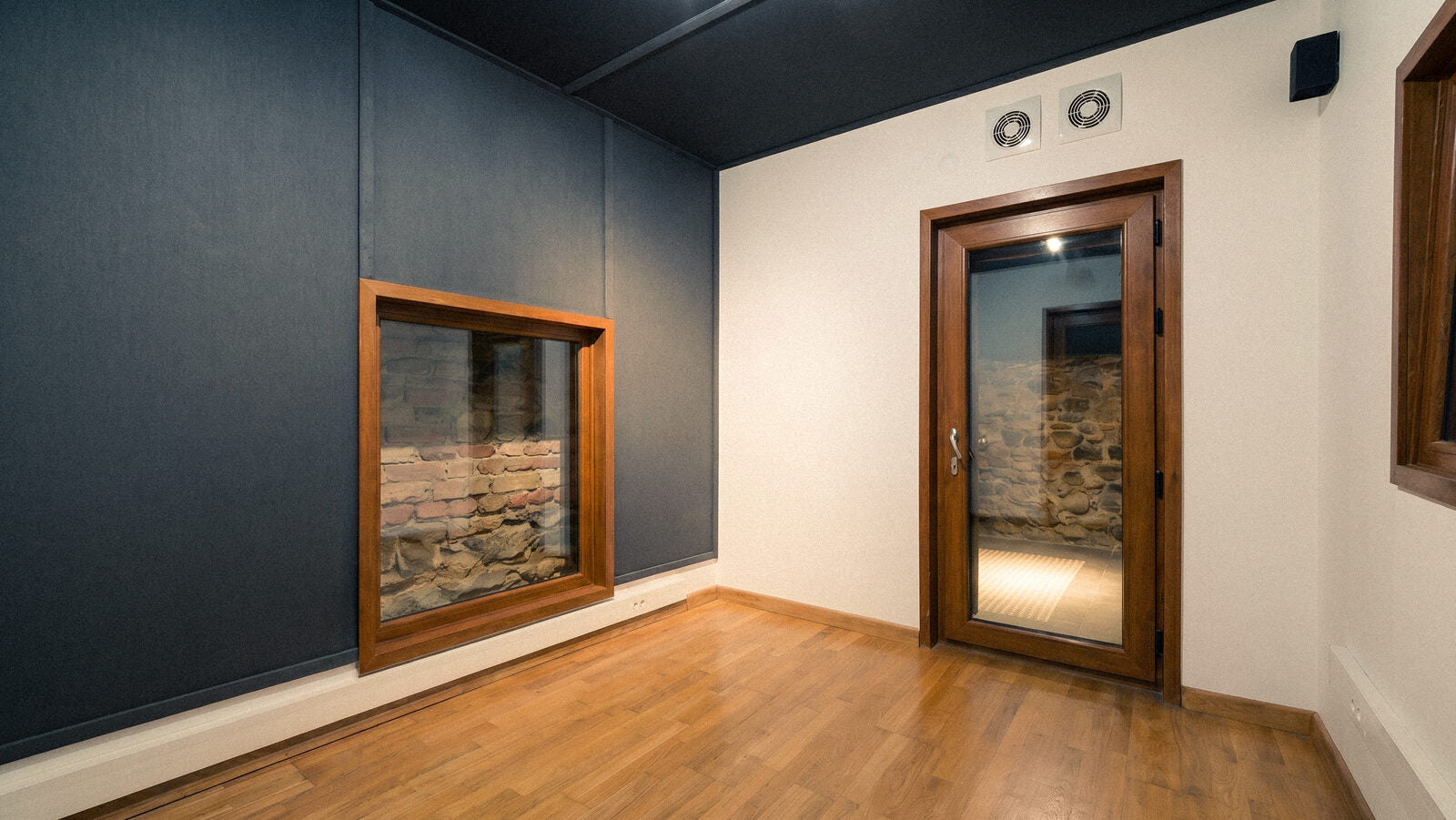 Studio B 01